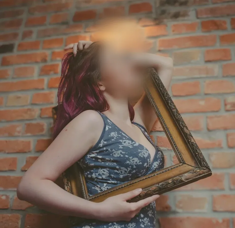 Angelica, 32