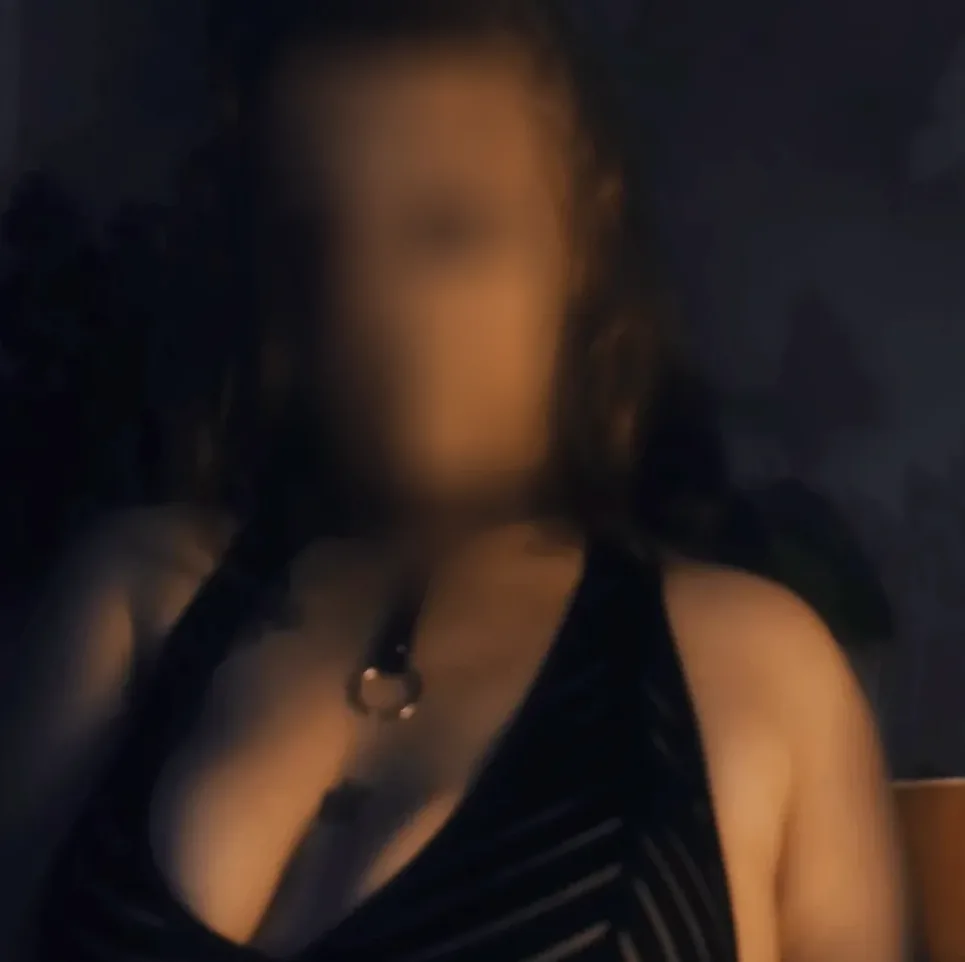 Emina, 29