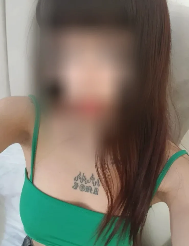 Yvonne, 32